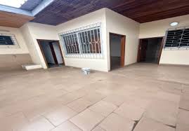 Villa 4 pièces avec jardin - Cocody Deux Plateaux